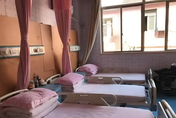 深圳入户手续费_吴孟达去世才4年，50年老友王晶抖落其不堪 频采为一访3个视个外国人