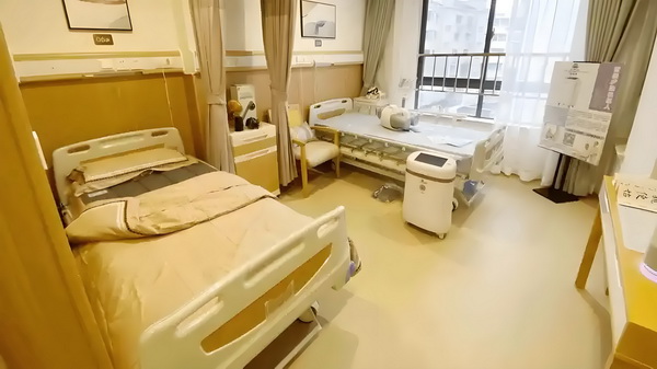 2025 应届毕业生 深圳户口_女人老了，走不动了，这2件事最好守口如瓶，这才是真聪明 每月我的2万要1团队工资
